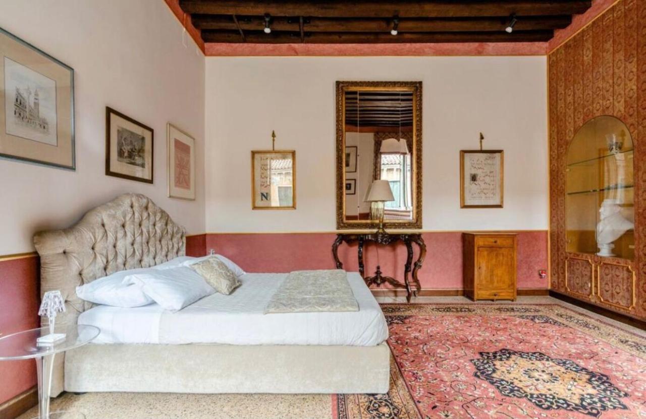 La Fenice Apartment *
