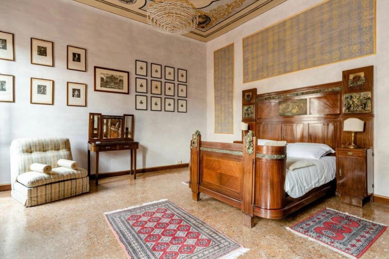 Apartment La Fenice Venice
